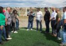 EL INTENDENTE VUOTO RECORRIÓ CON LA LIGA USHUAIENSE DE FUTBOL LAS OBRAS EN LA RENOVADA CANCHA ‘HUGO LUMBRERAS’